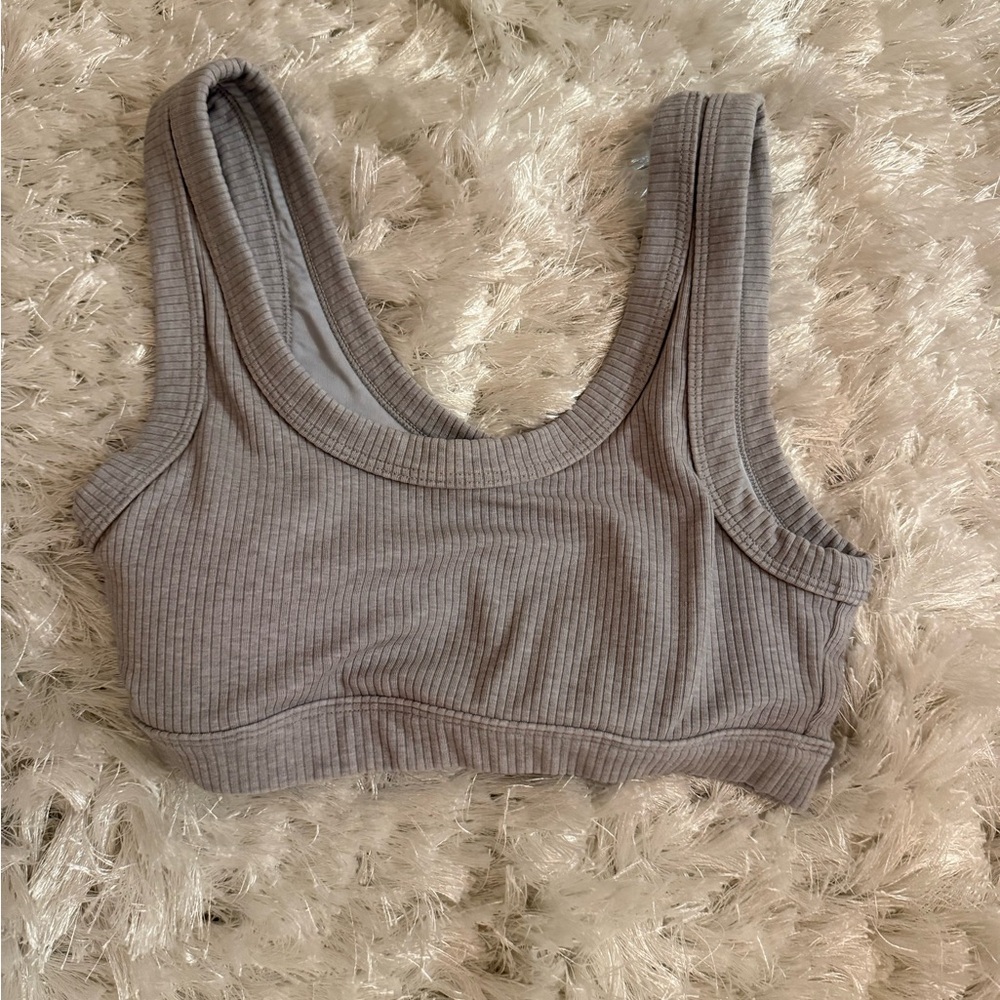 ALO Ribbed Scoop Neck Sports Bra in Light Gray